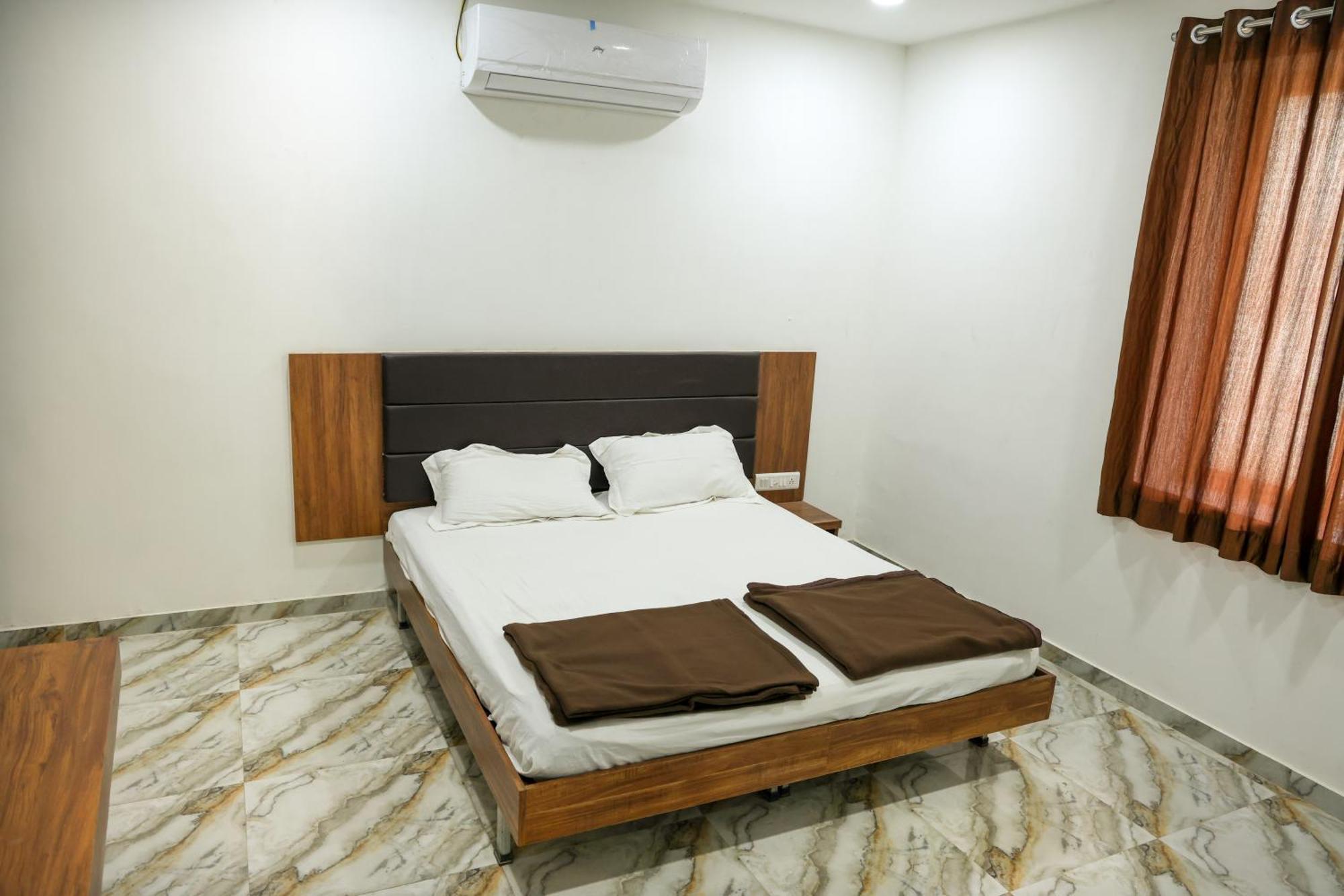 Hotel Aaram Kalupur Ahmedabad Eksteriør billede