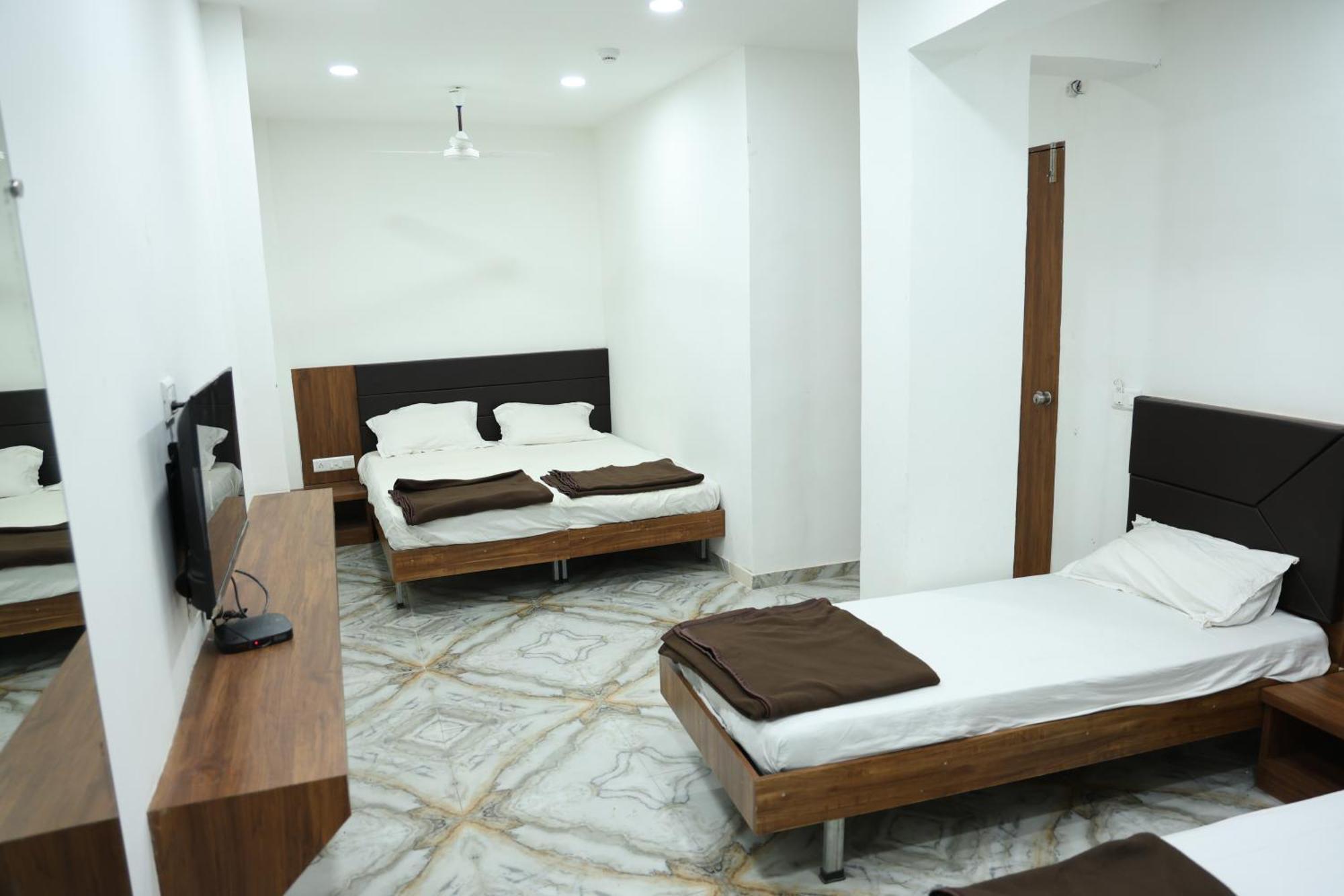 Hotel Aaram Kalupur Ahmedabad Eksteriør billede