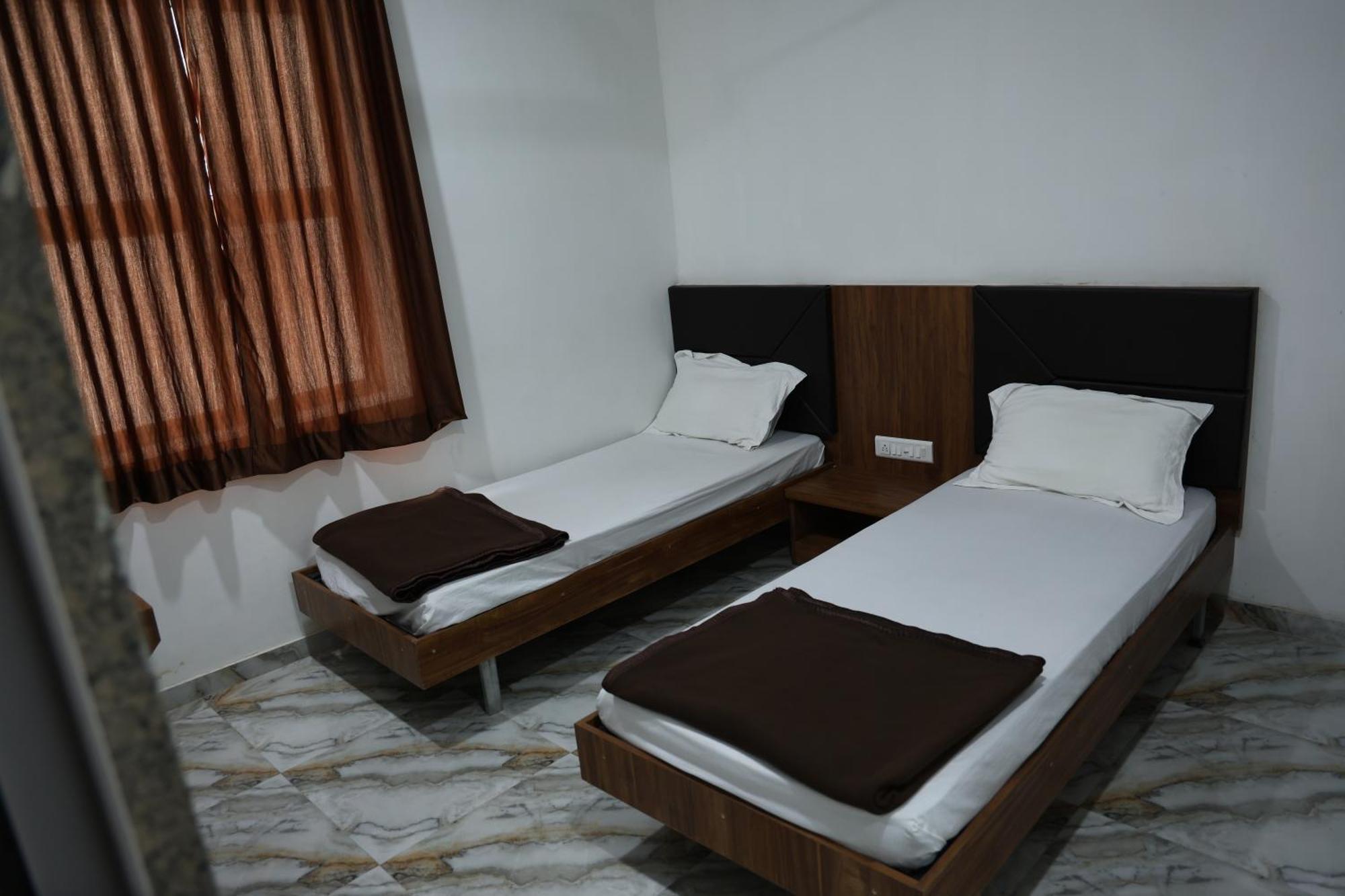 Hotel Aaram Kalupur Ahmedabad Eksteriør billede
