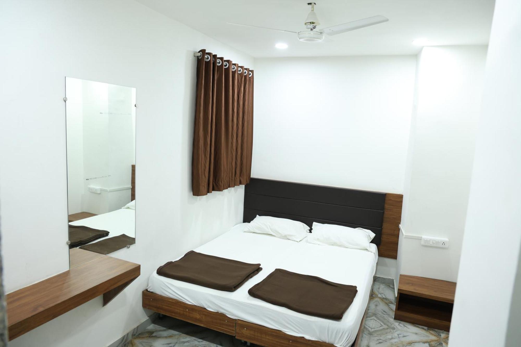 Hotel Aaram Kalupur Ahmedabad Eksteriør billede